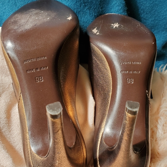 A bronze judith Leiber shoes - Picture 2 of 3